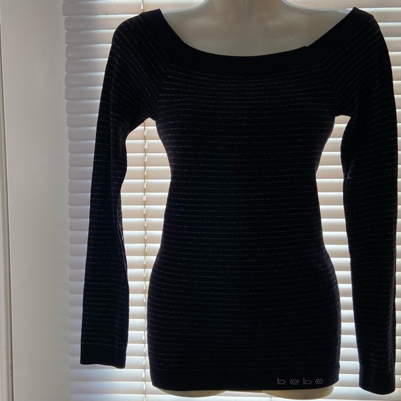 Bebe women black and silver stripes long sleeves fitted top. Size M/L. Used - Picture 7 of 9